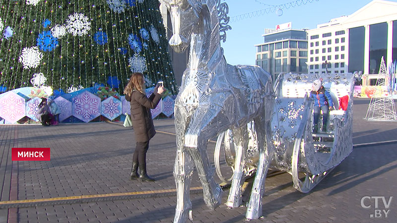 Что такое Новый год для каждого? Рассказывают минчане и гости города на Октябрьской площади-49