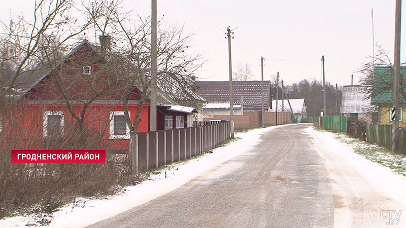 Новогодний библиобус: Дед Мороз и Снегурочка привозят книги в деревни Гродненского района и поздравляют жителей -21