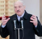Александр Лукашенко: ещё до всех этих бурных событий чуял нутром, что нас начинают рвать