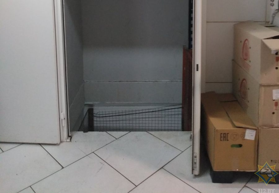 В Новогрудке девушка оступилась и оказалась зажата в лифтовой шахте 