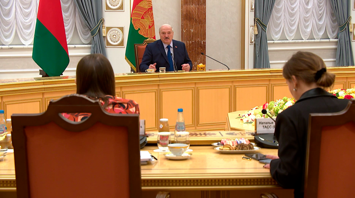 Лукашенко: «Я считаю, что это война в нашем доме». Президент о СВО, переговорах и диалоге с Пригожиным