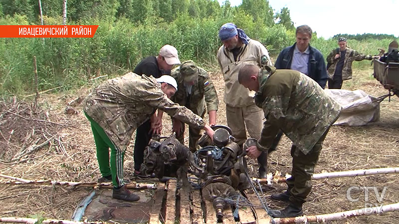 По номерам на двигателе можно узнать о составе экипажа. Фрагменты самолёта времён войны нашли в Ивацевичском районе-17