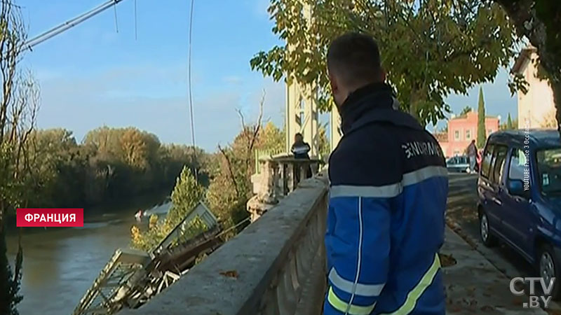 Во Франции подвесной мост обрушился, когда на него въехал грузовик: погиб человек-1