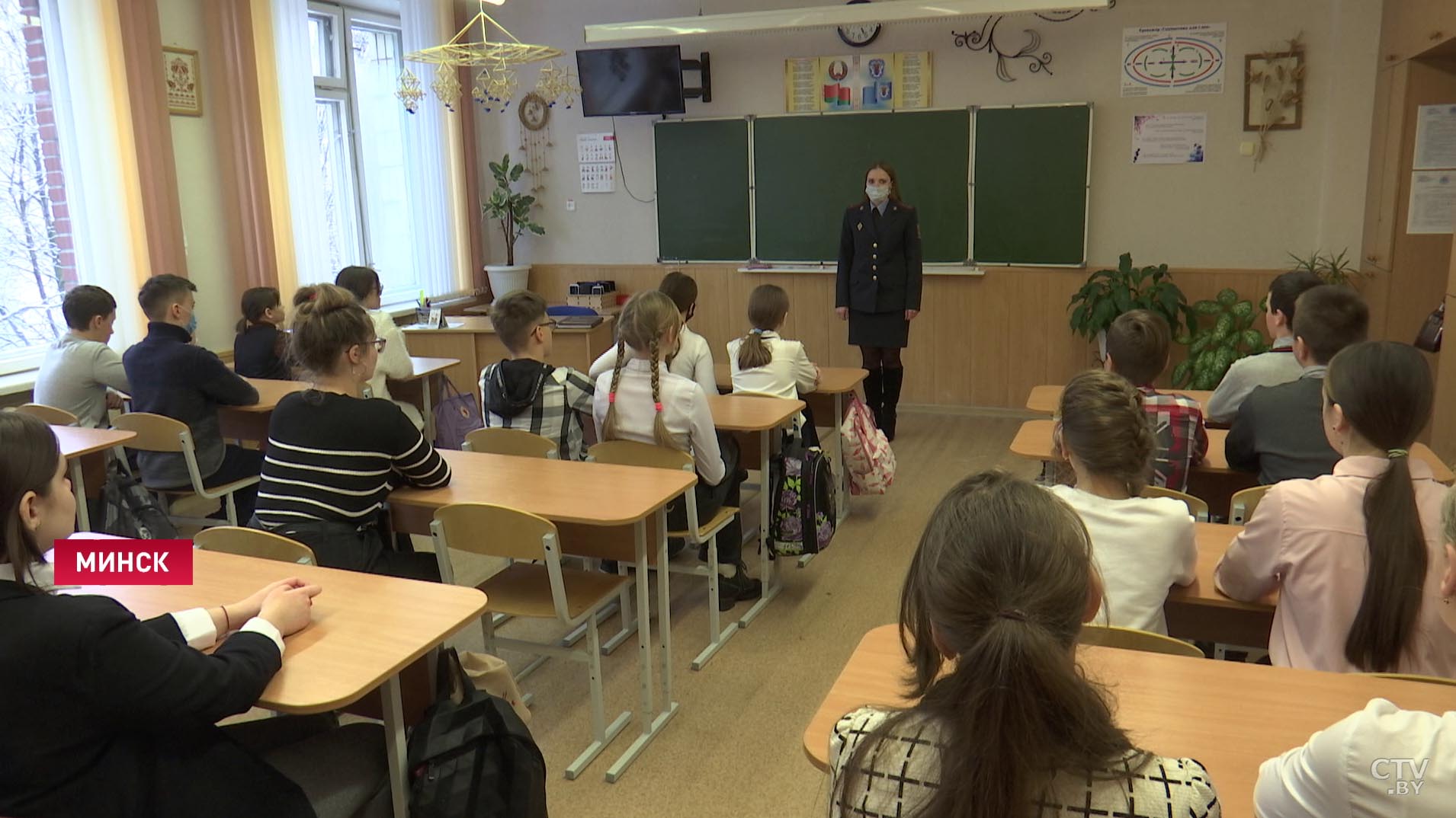 «Поможет сохранить им жизнь». Милиция Минска провела для школьников открытый урок по ОБЖ-1
