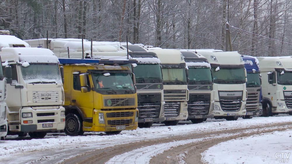 Перегружены все направления – на границе в очереди стоят около 5000 фур. Когда решится проблема?-7