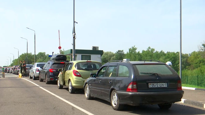 ГПК: очереди легковушек на въезд в Литву и Польшу увеличились в 3 раза за сутки