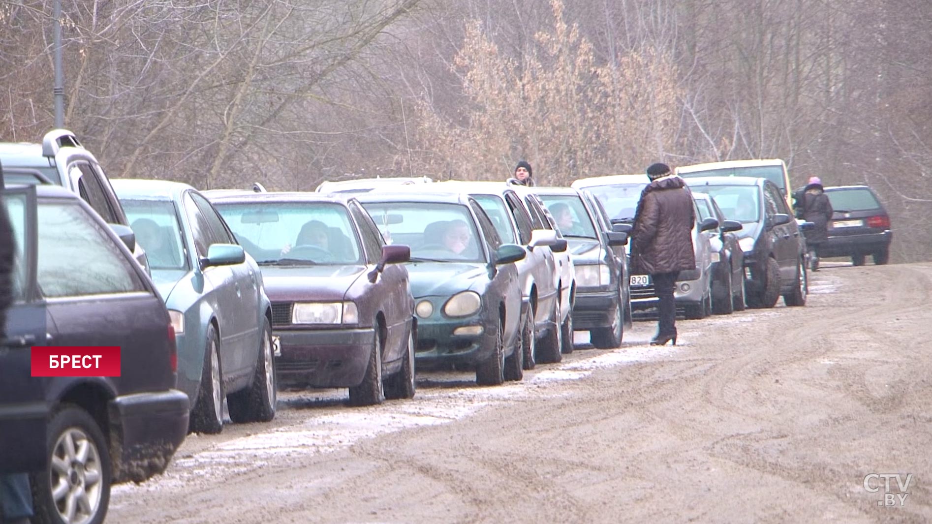 Некоторые водители ждут больше 10 часов: затор на границе с Польшей-1