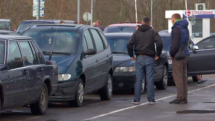 Более 100 легковушек ожидают въезда в ЕС перед польским пунктом пропуска
