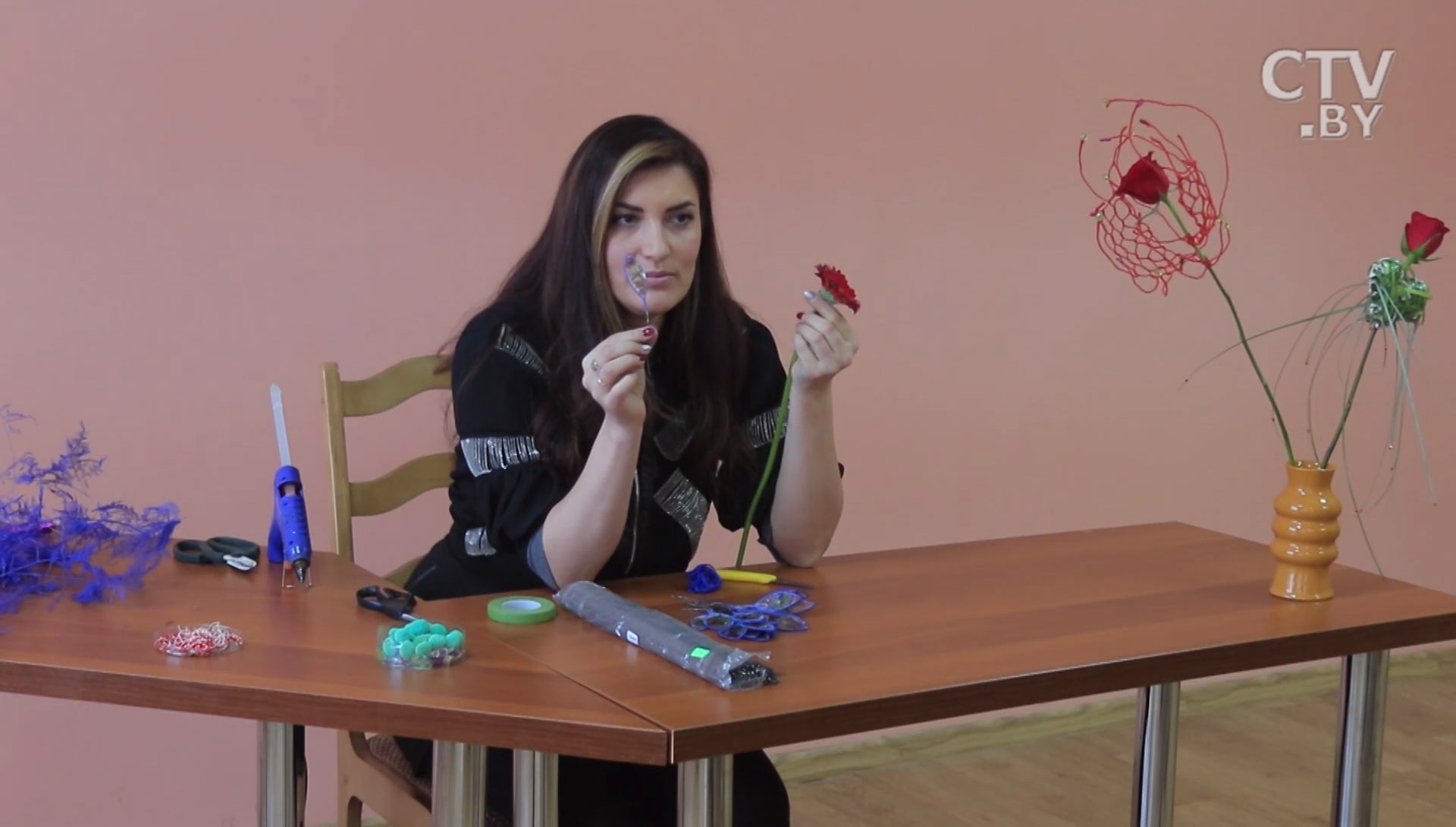 «Лепестки из подручного материала: бумаги, фольги и даже пакета». Оформляем герберу-0