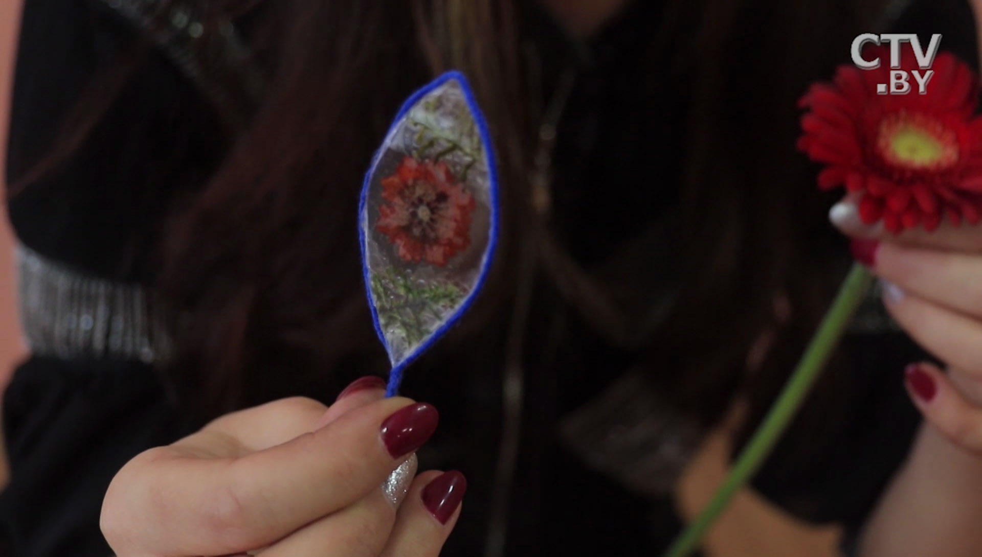 «Лепестки из подручного материала: бумаги, фольги и даже пакета». Оформляем герберу-3