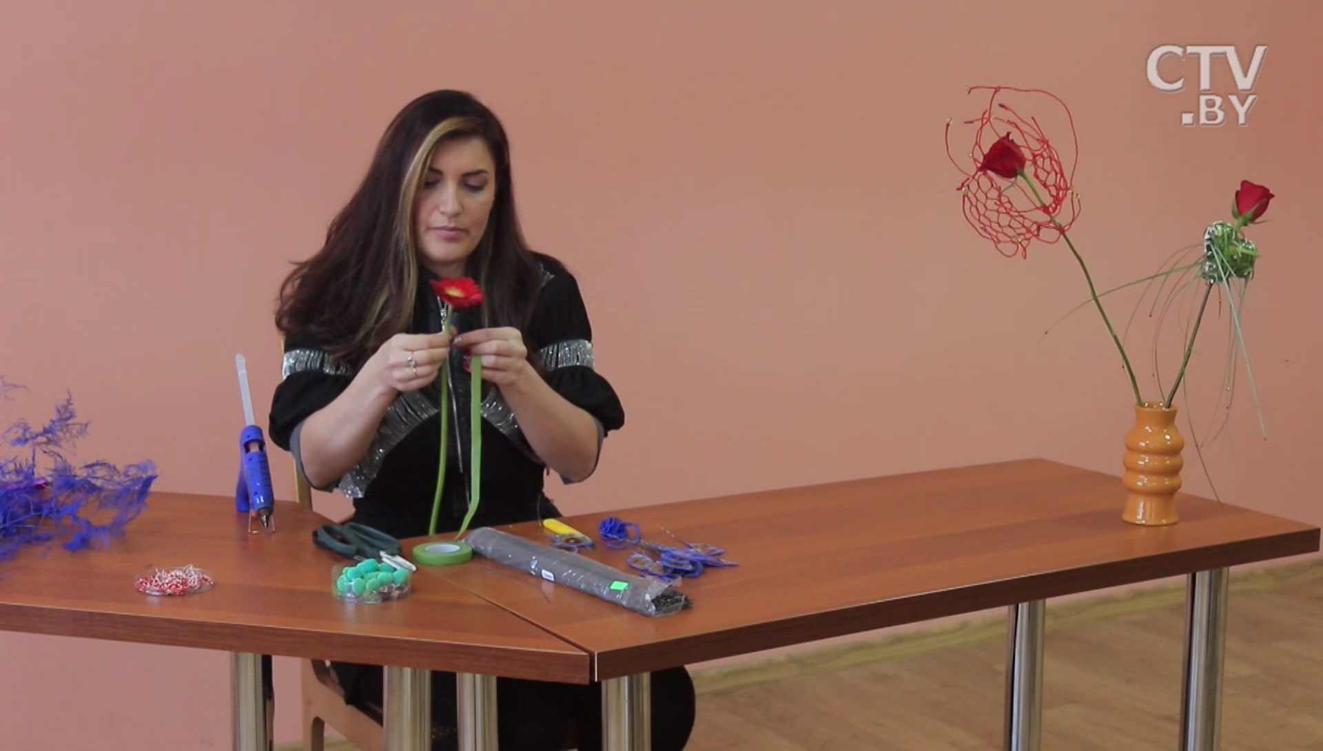 «Лепестки из подручного материала: бумаги, фольги и даже пакета». Оформляем герберу-9