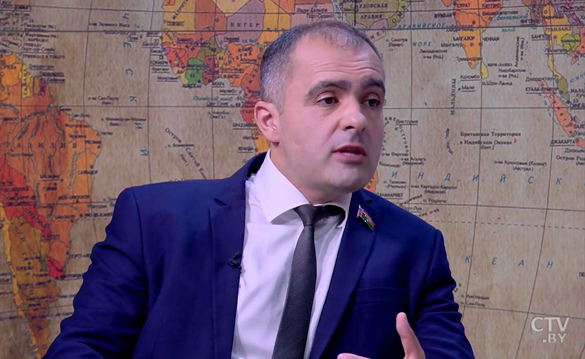 Гайдукевич о Конституции 1994 года: «По которой, я прекрасно помню, как мы жили. Когда ни одно решение не могло приняться»-1 Гайдукевич о Конституции 1994 года: «По которой, я прекрасно помню, как мы жили. Когда ни одно решение не могло приняться»-1