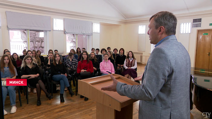 Олег Романов встретился со студентами академии музыки в Минске в формате «Зачётного разговора»-1