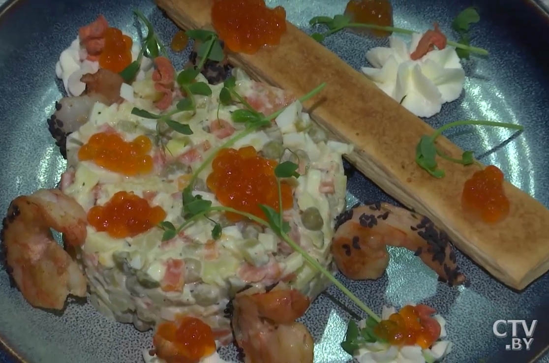 Вместо майонеза – тартар, вместо мяса – морепродукты. Оригинальный рецепт «оливье»-13