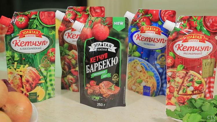 Омлет с сыром бри и овощным салатом. Рассказываем простой рецепт для завтрака-7