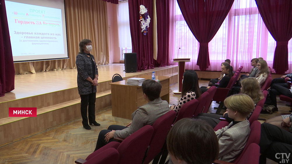 «Они понимают, что такое государственная политика». Депутат Макарина-Кибак встретилась с минскими школьниками-4