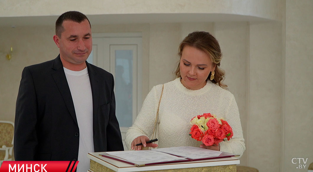 В Минске молодожёнам вручили подарки в честь Недели родительской любви-2