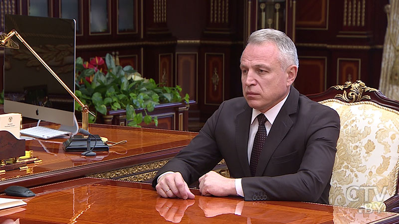 «Человек работающий редко становится преступником». Александр Лукашенко на встрече с главой Федерации профсоюзов-4