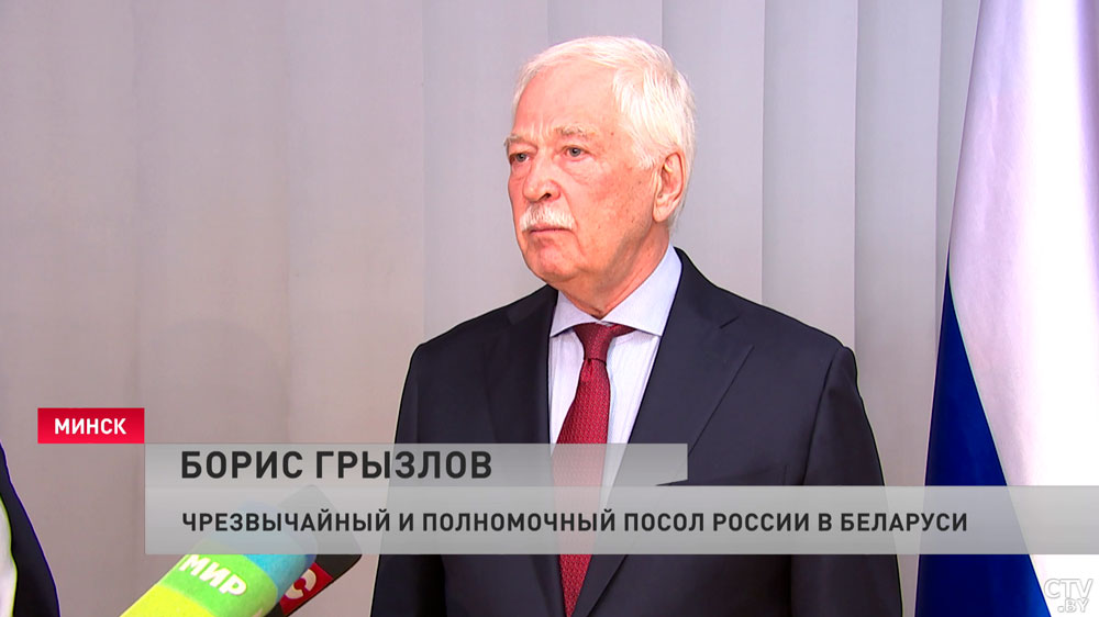 «Явно заслужил». Посол России вручил орден Дружбы директору комплекса «Брестская крепость»-7