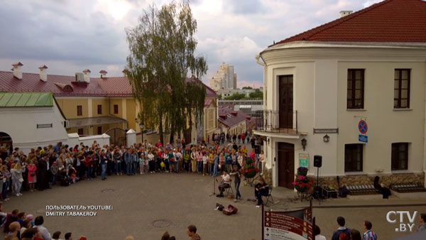Уличные музыканты «Оркестра Фишера» рассказали, как их крестила бабушка и почему дети – самые благодарные слушатели -1