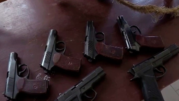100 долларов за штуку. В украинском Мелитополе стартовала кампания по добровольной сдаче оружия