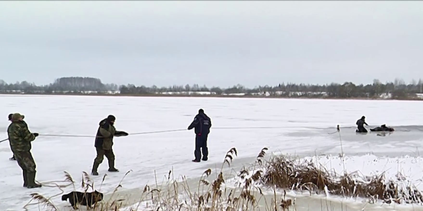 «Оступился и в лунку наступил ногой». Рыбак провалился под лёд на Минском море