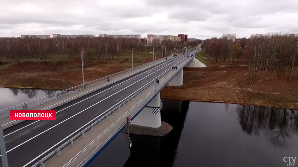 «Очень-очень долгожданный». В Новополоцке открыли движение по мосту для автотранспорта и пешеходов. Что говорят жители?-16