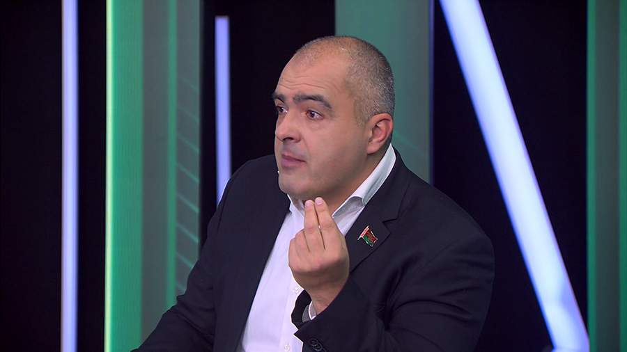 «Кто-то диван принёс, кто-то ручку, кто-то офис снял». Откуда берут деньги партии Беларуси?