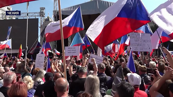 «Отменить санкции, которые вредят не России, а нашим людям». Вот что требуют жители ЕС от власти-7 «Отменить санкции, которые вредят не России, а нашим людям». Вот что требуют жители ЕС от власти-7