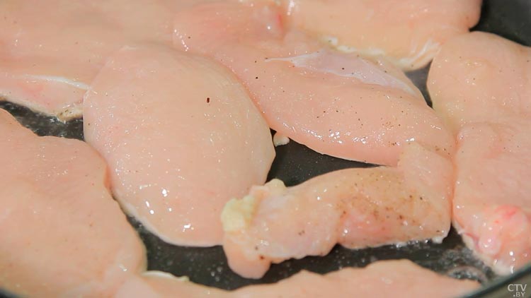 Овсяноблин с сыром и курицей – вариант сытного завтрака. Рассказываем простой рецепт-10