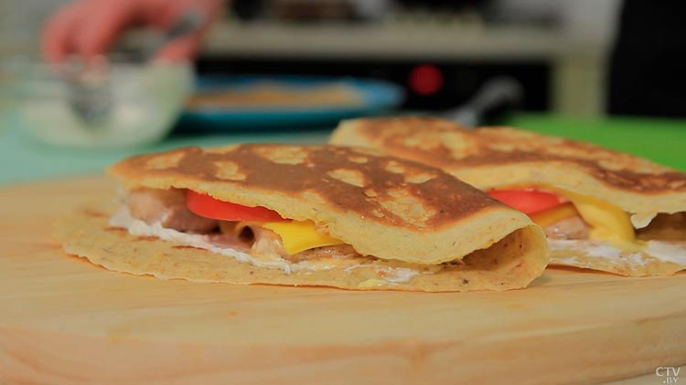 Овсяноблин с сыром и курицей – вариант сытного завтрака. Рассказываем простой рецепт-19