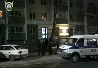 Следственный комитет выясняет обстоятельства падения строительного забора на женщину в Гродно