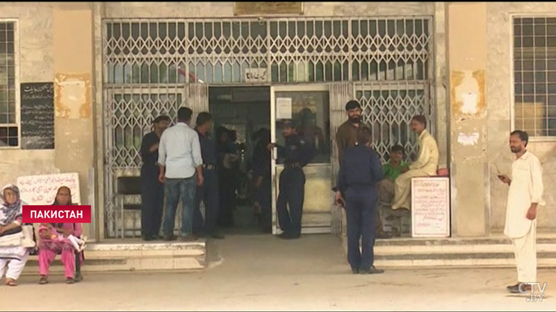 15 человек пострадали и 4 погибли при взрыве в мечети Пакистана-4