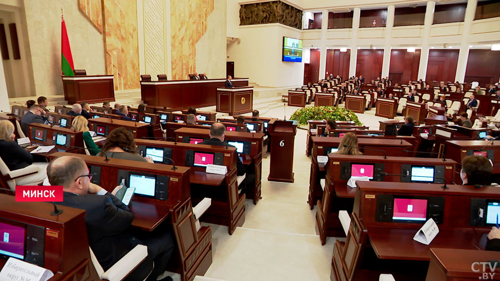 Цветы не взятка? Депутаты уточняют, какие подарки смогут принимать должностные лица, а какие – нет -1