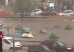 Люди бросали машины и выбирались вплавь. В Палермо устраняют последствия наводнения