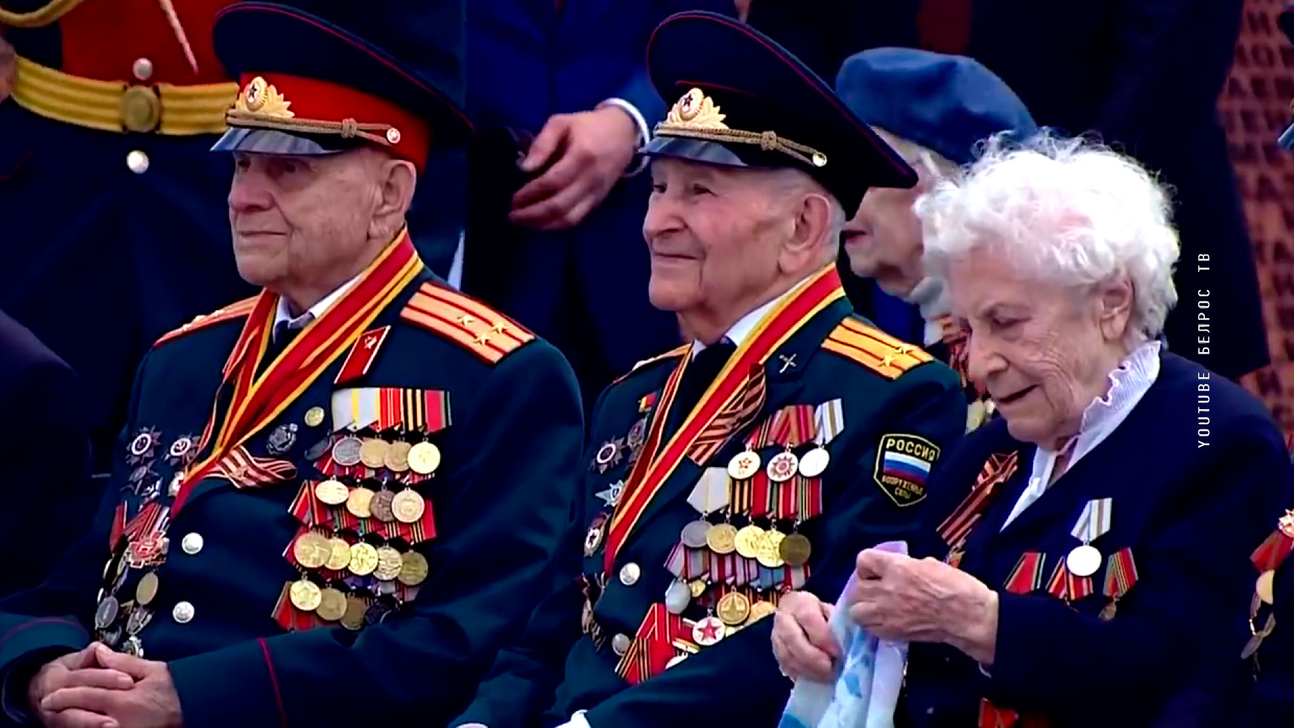 «Изначально хотел сделать деда своего, он прошёл всю войну». Какую личную память хранит образ памятника советского солдата подо Ржевом?-10