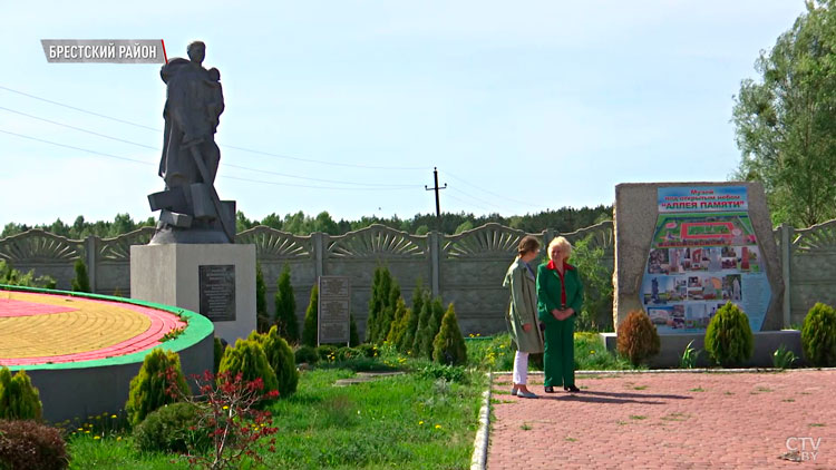 Белоруска спасает снесённые в Польше памятники! 26 монументов привезли в Брест-13