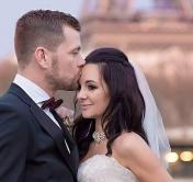 Пара купила дом через 2 недели после первого свидания и за 9 месяцев трижды стала родителями 