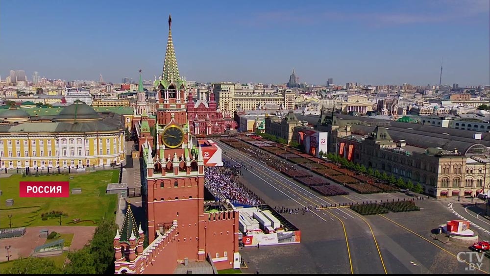 Президент Беларуси с сыновьями на параде Победы в Москве. Показываем, как это было-1