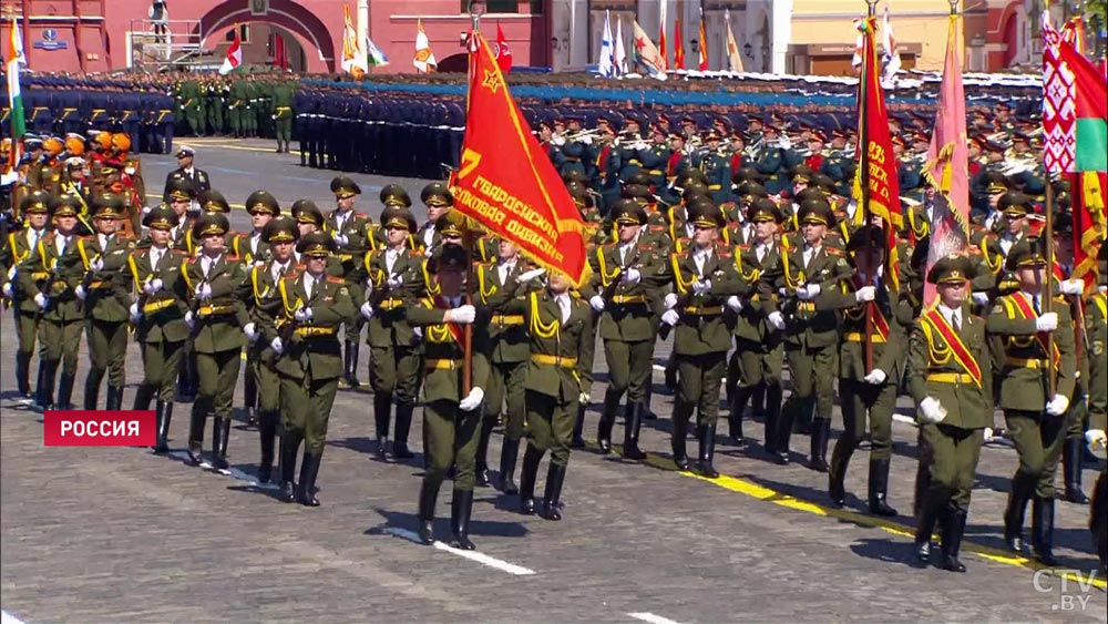 Президент Беларуси с сыновьями на параде Победы в Москве. Показываем, как это было-30