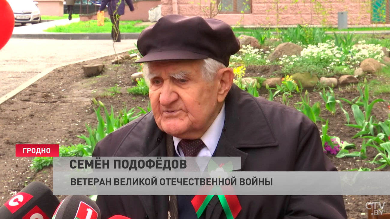 «Наш долг – окружить их заботой, вниманием». Парад в преддверии 9 Мая устроили для ветеранов прямо возле дома-10