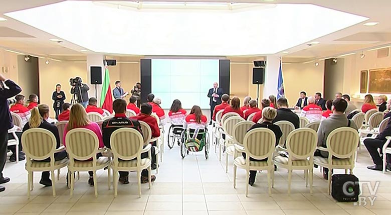 Белорусские паралимпийцы после 14 часов перелета прибыли в Беларусь Белорусские паралимпийцы после 14 часов перелета прибыли в Беларусь