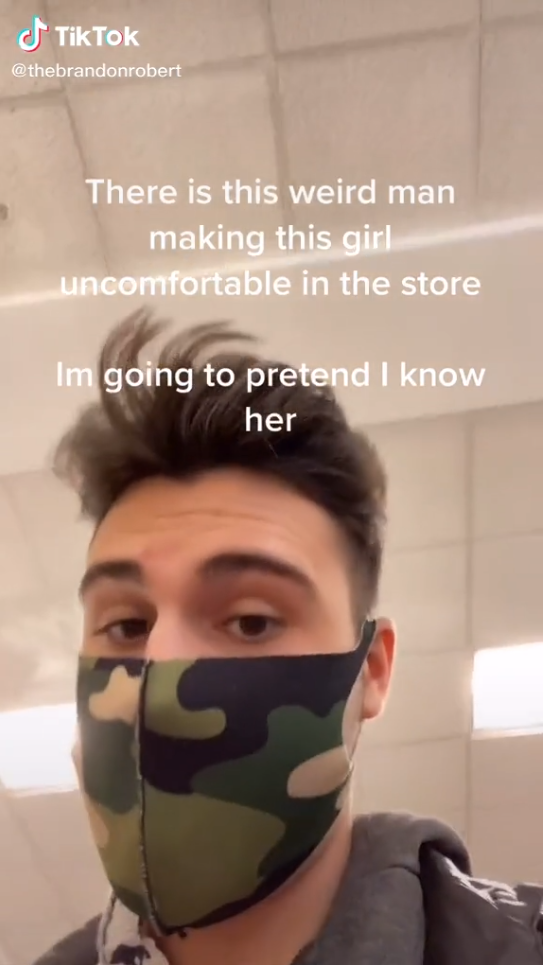 Парень снял видео, и оно стало невероятно популярным. Понадобилось всего лишь помочь незнакомке -1