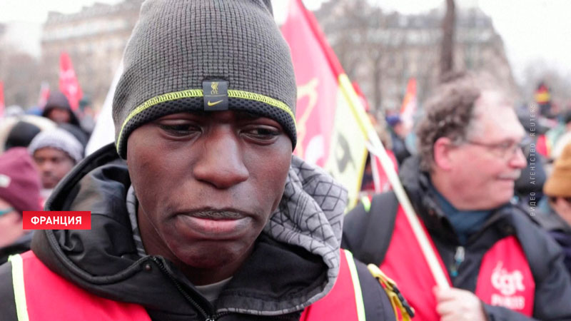 Иностранные рабочие присоединились к акции протеста в Париже-10