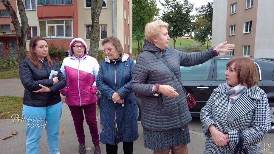 «У соседнего дома есть парковка». Минчане жалуются, что у них отобрали места для автомобилей-31