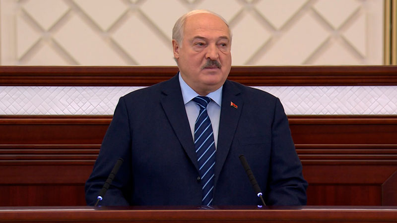 Лукашенко: белорусы ощущают себя в безопасности, не боятся за жизни родных и близких