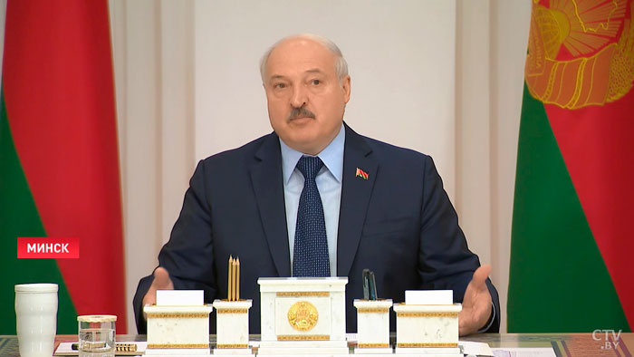 Лукашенко о партиях Беларуси: «Вы можете более либеральными быть, а вы – более консервативными»-10