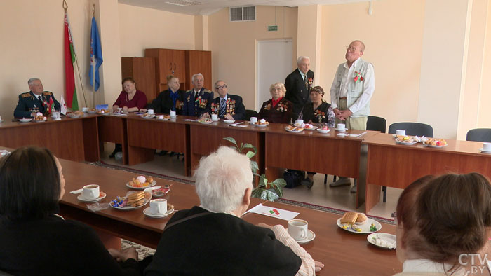 «В лесу нас нашли, вывели в деревню, заперли в сарай и все дома начали палить». Партизанская летопись войны-22