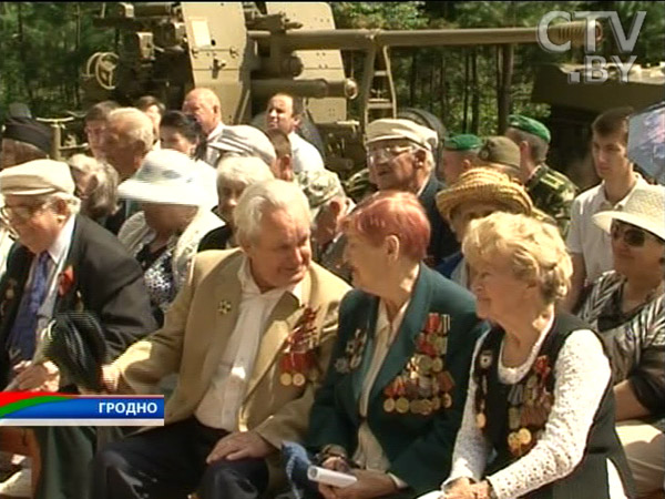 2 июля в Гродненской области ученики кадетских классов и студенты чествовали ветеранов и участников партизанского движения