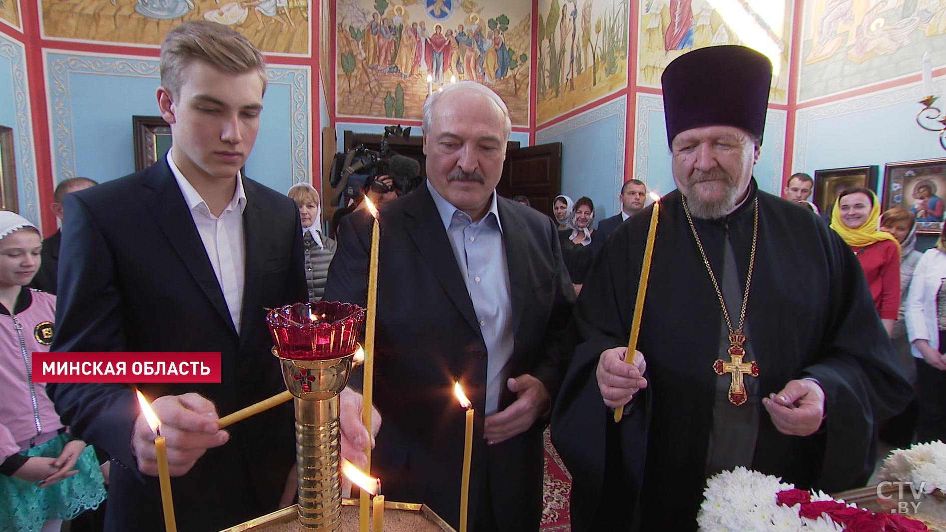 Александр Лукашенко в Пасху зажёг свечу в храме Рождества Христова в Острошицах-1 Александр Лукашенко в Пасху зажёг свечу в храме Рождества Христова в Острошицах-1